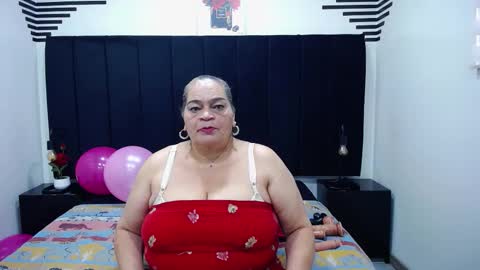 Snapshot of queenmature chatting on February 8, 2026, 12:41 pm VickyBoobss online show from February 8, 2026, 12:41 pm