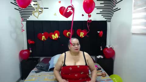 Snapshot of queenmature chatting on February 14, 2026, 1:19 pm VickyBoobss online show from February 14, 2026, 1:19 pm