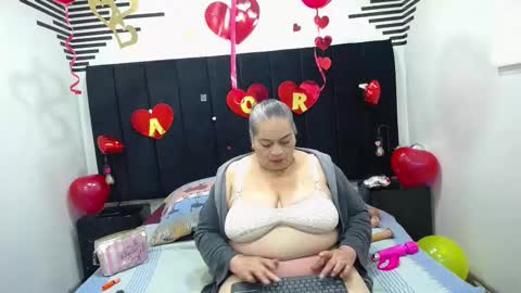 Snapshot of queenmature chatting on February 15, 2026, 1:20 pm VickyBoobss online show from February 15, 2026, 1:20 pm