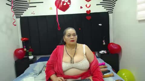 Snapshot of queenmature chatting on February 19, 2026, 7:54 pm VickyBoobss online show from February 19, 2026, 7:54 pm