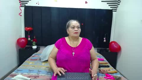 Snapshot of queenmature chatting on March 1, 2026, 12:29 pm VickyBoobss online show from March 1, 2026, 12:29 pm