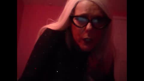 Queenmayhem online show from September 16, 2025, 1:17 am