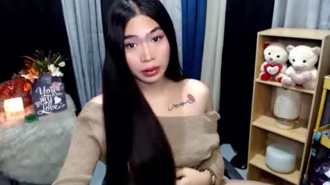 Snapshot of queenofcum169xx chatting on May 1, 2026, 5:17 pm Mikka online show from May 1, 2026, 5:17 pm
