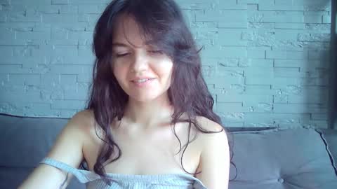 QueenOfModels online show from November 21, 2025, 7:07 am