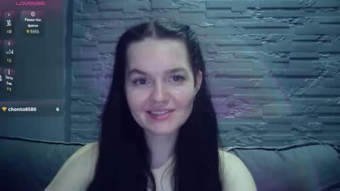 QueenOfModels online show from February 6, 2026, 6:22 pm