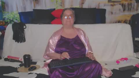 QueenPammy online show from April 4, 2026, 5:38 am