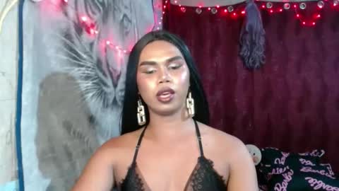 queenpinayebony_xx online show from May 19, 2026, 11:05 am