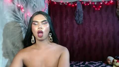 queenpinayebony_xx online show from May 22, 2026, 3:17 pm