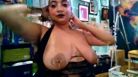 Snapshot of queensquirtntwerk chatting on February 3, 2026, 12:20 am Queen Hilarity online show from February 3, 2026, 12:20 am