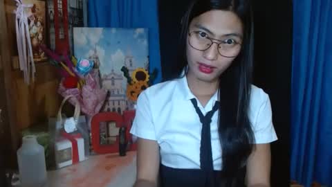 queensteffi online show from December 13, 2024, 7:10 pm