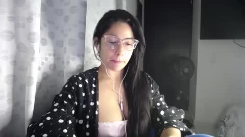 Paola online show from May 13, 2026, 5:05 am