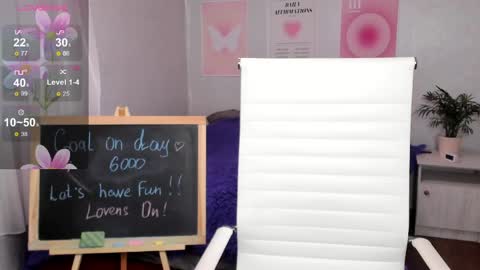 Snapshot of queitsharm_ chatting on April 22, 2026, 6:05 am Anna online show from April 22, 2026, 6:05 am