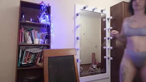 quiet_smile online show from March 24, 2026, 6:13 pm