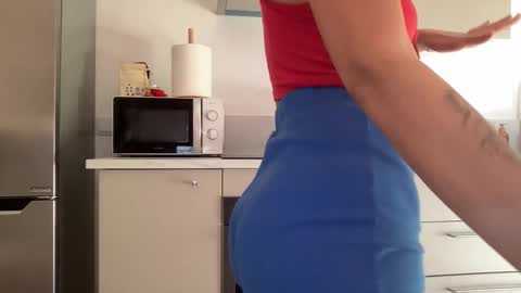 Quinnyelena online show from November 19, 2025, 11:32 am