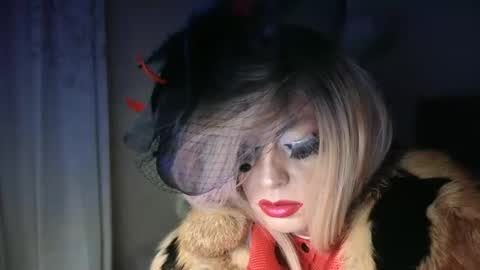 Snapshot of qweenviva chatting on January 10, 2025, 12:27 am ViVaLuvLicious online show from January 10, 2025, 12:27 am