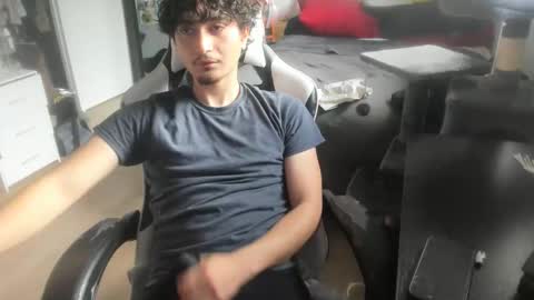 qwert4206 online show from February 19, 2026, 9:33 pm