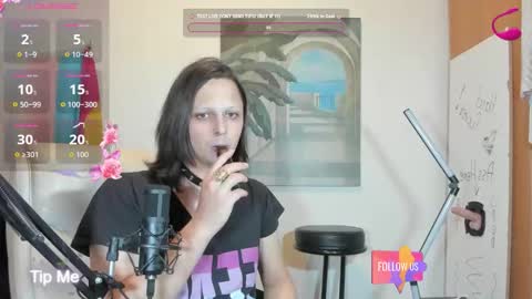 QWST4R online show from September 17, 2025, 4:41 pm