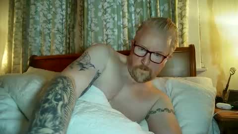 Snapshot of r_o_h_a_n_r_o_o_m chatting on December 17, 2025, 10:32 am r_o_h_a_n_r_o_o_m online show from December 17, 2025, 10:32 am