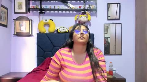 racheljames28 online show from November 11, 2025, 3:01 pm