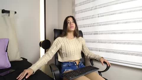 Snapshot of rachell_criss chatting on February 16, 2025, 3:47 am Rachell online show from February 16, 2025, 3:47 am