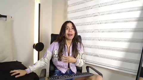 Snapshot of rachell_criss chatting on February 16, 2025, 9:59 am Rachell online show from February 16, 2025, 9:59 am