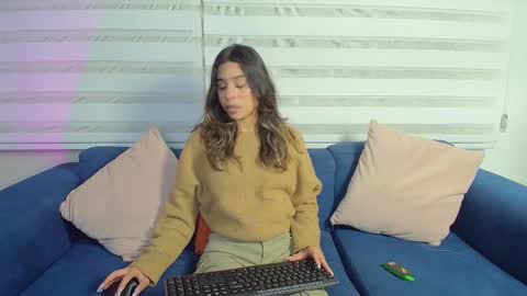 Snapshot of rachell_criss chatting on March 6, 2025, 3:57 am Rachell online show from March 6, 2025, 3:57 am