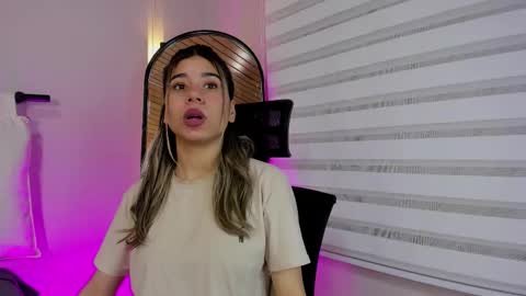 Snapshot of rachell_criss chatting on September 11, 2025, 4:34 am Rachell online show from September 11, 2025, 4:34 am