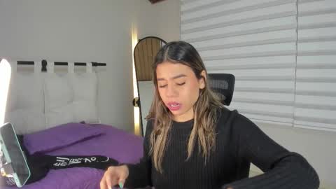 Snapshot of rachell_criss chatting on December 3, 2025, 3:58 am Rachell online show from December 3, 2025, 3:58 am