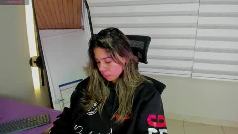 Snapshot of rachell_criss chatting on December 22, 2025, 3:47 am Rachell online show from December 22, 2025, 3:47 am