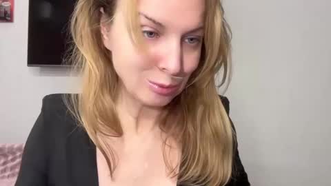 Rachel online show from February 19, 2025, 9:36 pm