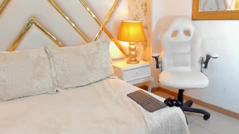 Rachell online show from December 17, 2025, 9:43 pm