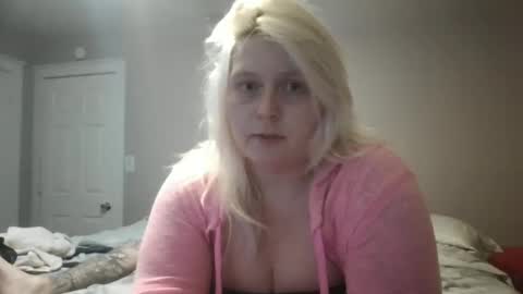 Snapshot of rachyyymarie93 chatting on March 6, 2025, 6:41 am Rachyyyy online show from March 6, 2025, 6:41 am