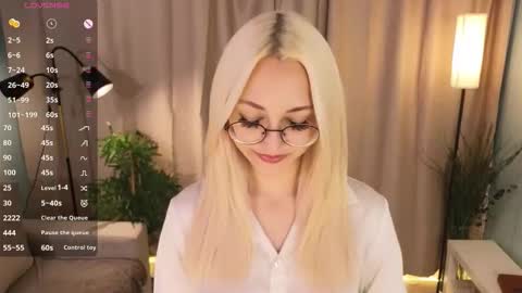 Karina online show from September 28, 2025, 9:09 pm