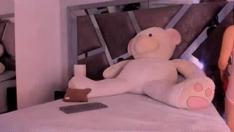 Radiant Naomi online show from April 8, 2026, 11:32 am