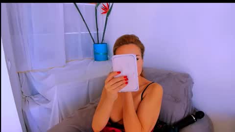 Snapshot of radmila_star chatting on September 22, 2025, 10:50 am Radmila Star online show from September 22, 2025, 10:50 am