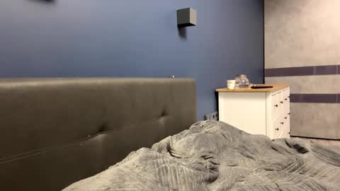 Snapshot of raeannschemmer chatting on February 20, 2026, 3:34 pm Mila online show from February 20, 2026, 3:34 pm