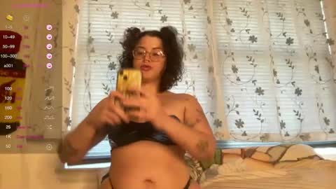 Snapshot of rainbowemilyxo chatting on March 26, 2026, 6:35 pm Rainbow Emily online show from March 26, 2026, 6:35 pm