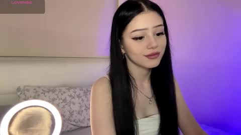 Luna online show from November 2, 2025, 3:25 pm