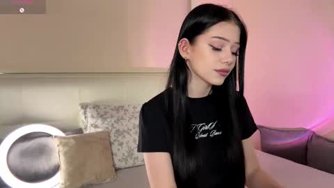 Luna online show from January 6, 2026, 3:27 pm