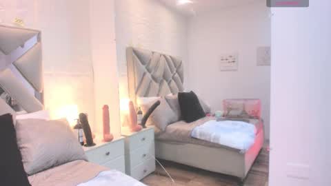 Snapshot of raquel_moore chatting on October 2, 2025, 12:01 pm Raquel Moore online show from October 2, 2025, 12:01 pm