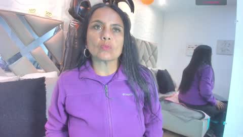 Snapshot of raquel_moore chatting on October 12, 2025, 2:49 pm Raquel Moore online show from October 12, 2025, 2:49 pm