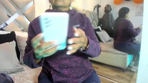 Snapshot of raquel_moore chatting on October 28, 2025, 11:36 am Raquel Moore online show from October 28, 2025, 11:36 am