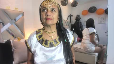 Snapshot of raquel_moore chatting on October 31, 2025, 12:06 pm Raquel Moore online show from October 31, 2025, 12:06 pm