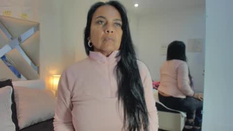 Snapshot of raquel_moore chatting on December 3, 2025, 11:30 am Raquel Moore online show from December 3, 2025, 11:30 am