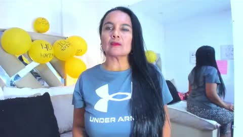 Snapshot of raquel_moore chatting on December 17, 2025, 4:35 pm Raquel Moore online show from December 17, 2025, 4:35 pm