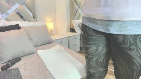 Snapshot of raquel_moore chatting on February 4, 2026, 12:11 pm Raquel Moore online show from February 4, 2026, 12:11 pm