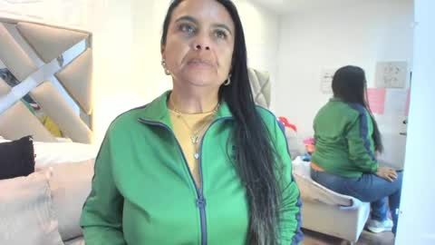 Snapshot of raquel_moore chatting on March 5, 2026, 12:34 pm Raquel Moore online show from March 5, 2026, 12:34 pm