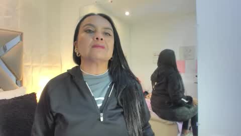 Snapshot of raquel_moore chatting on March 9, 2026, 12:42 pm Raquel Moore online show from March 9, 2026, 12:42 pm