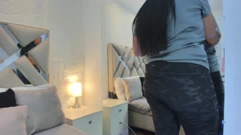 Snapshot of raquel_moore chatting on March 14, 2026, 12:10 pm Raquel Moore online show from March 14, 2026, 12:10 pm