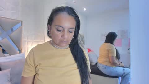 Snapshot of raquel_moore chatting on March 18, 2026, 12:30 pm Raquel Moore online show from March 18, 2026, 12:30 pm